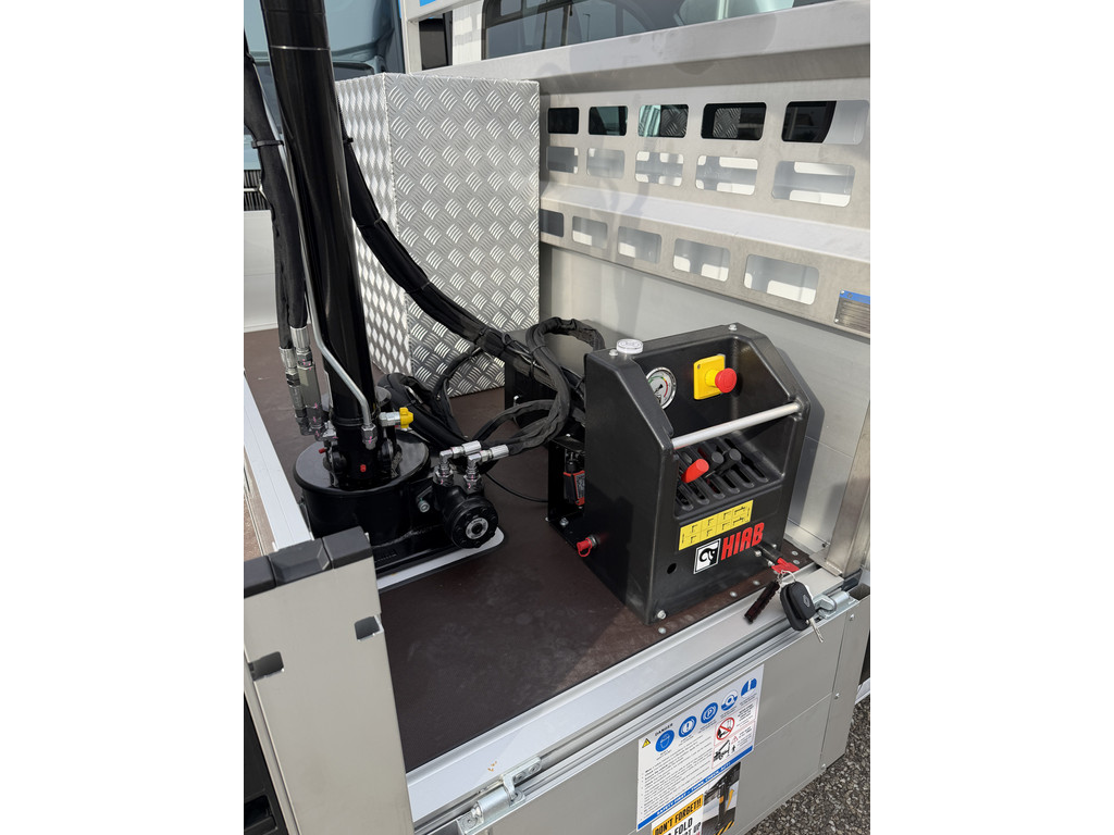 Renault Master E-Tech Open laadbak + HIAB kraan + trekhaak