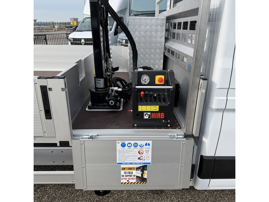 Renault Master E-Tech Open laadbak + HIAB kraan + trekhaak