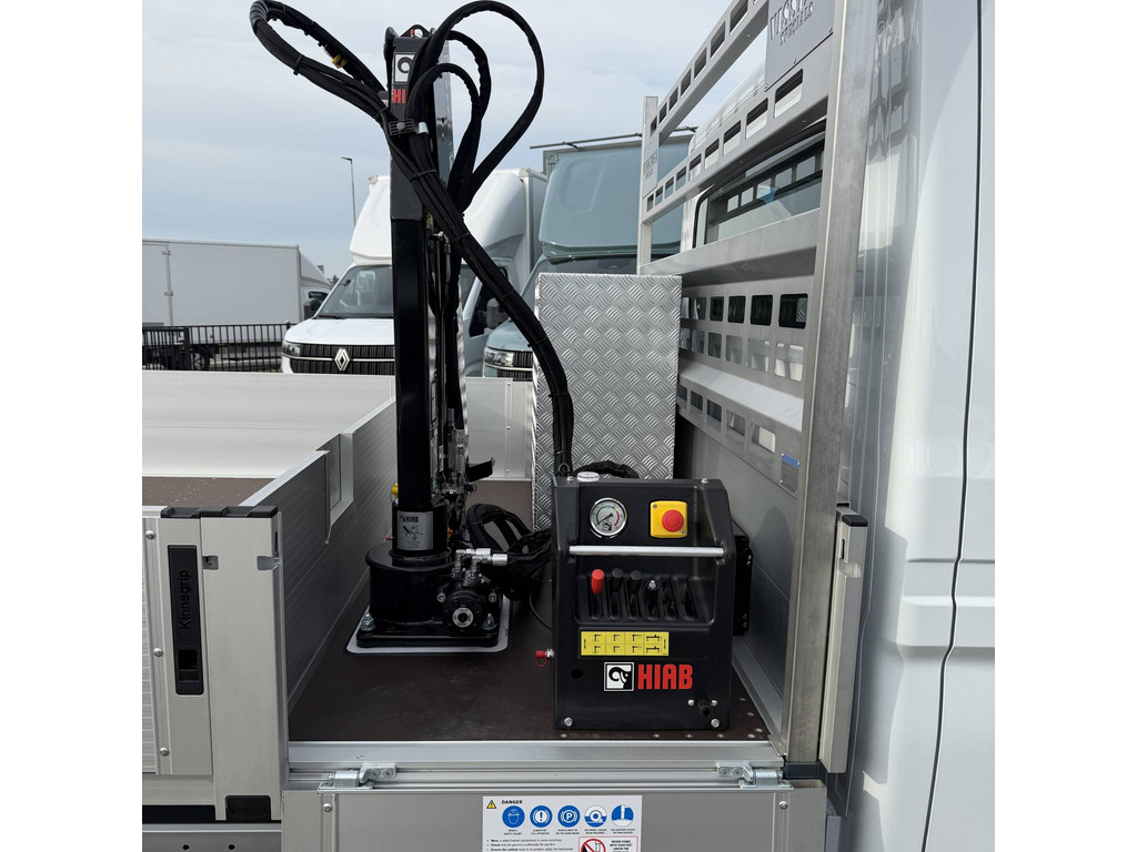 Renault Master E-Tech Open laadbak + HIAB kraan + trekhaak